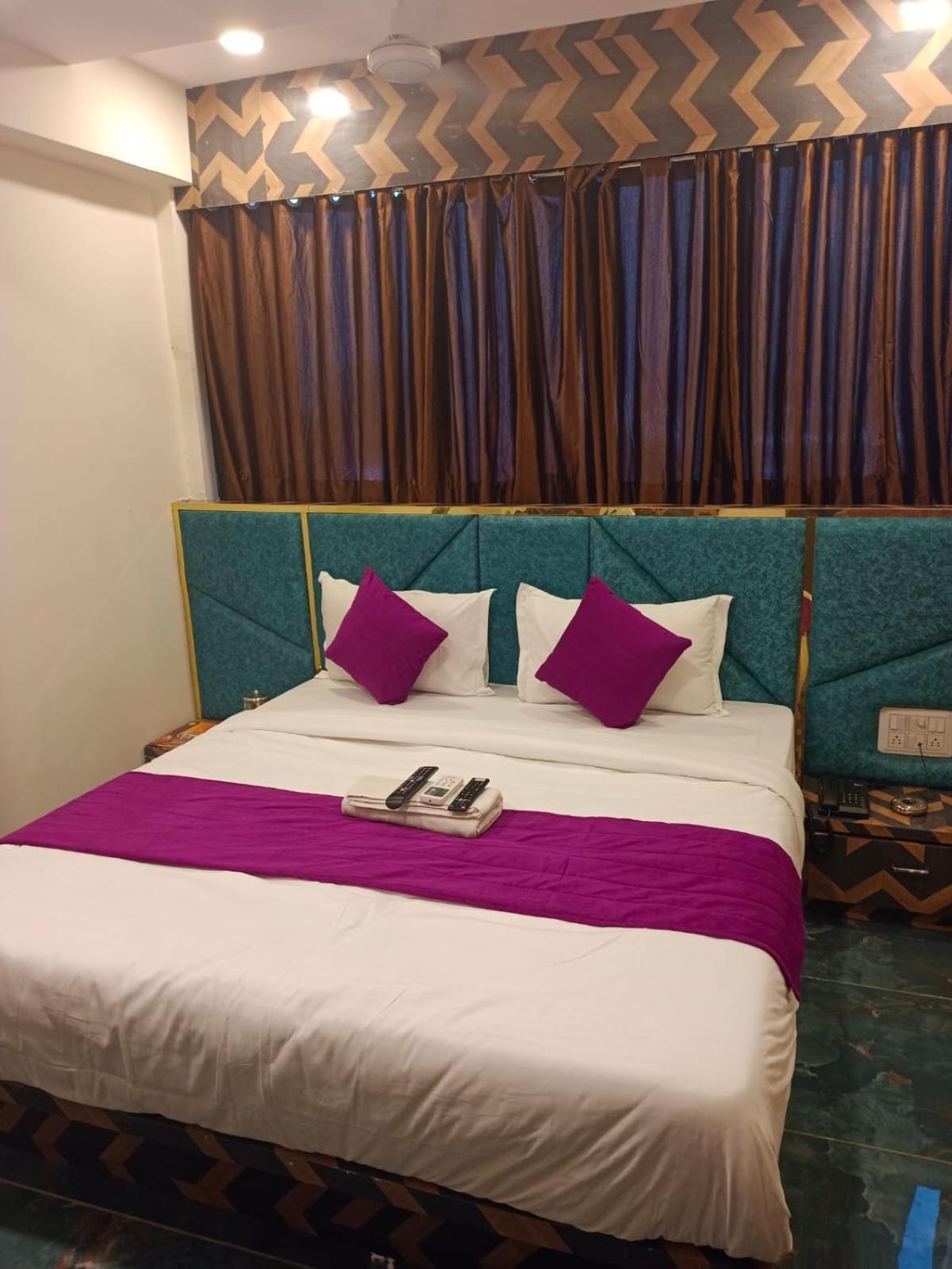 Hotel Karnavati Ahmedabad Ngoại thất bức ảnh